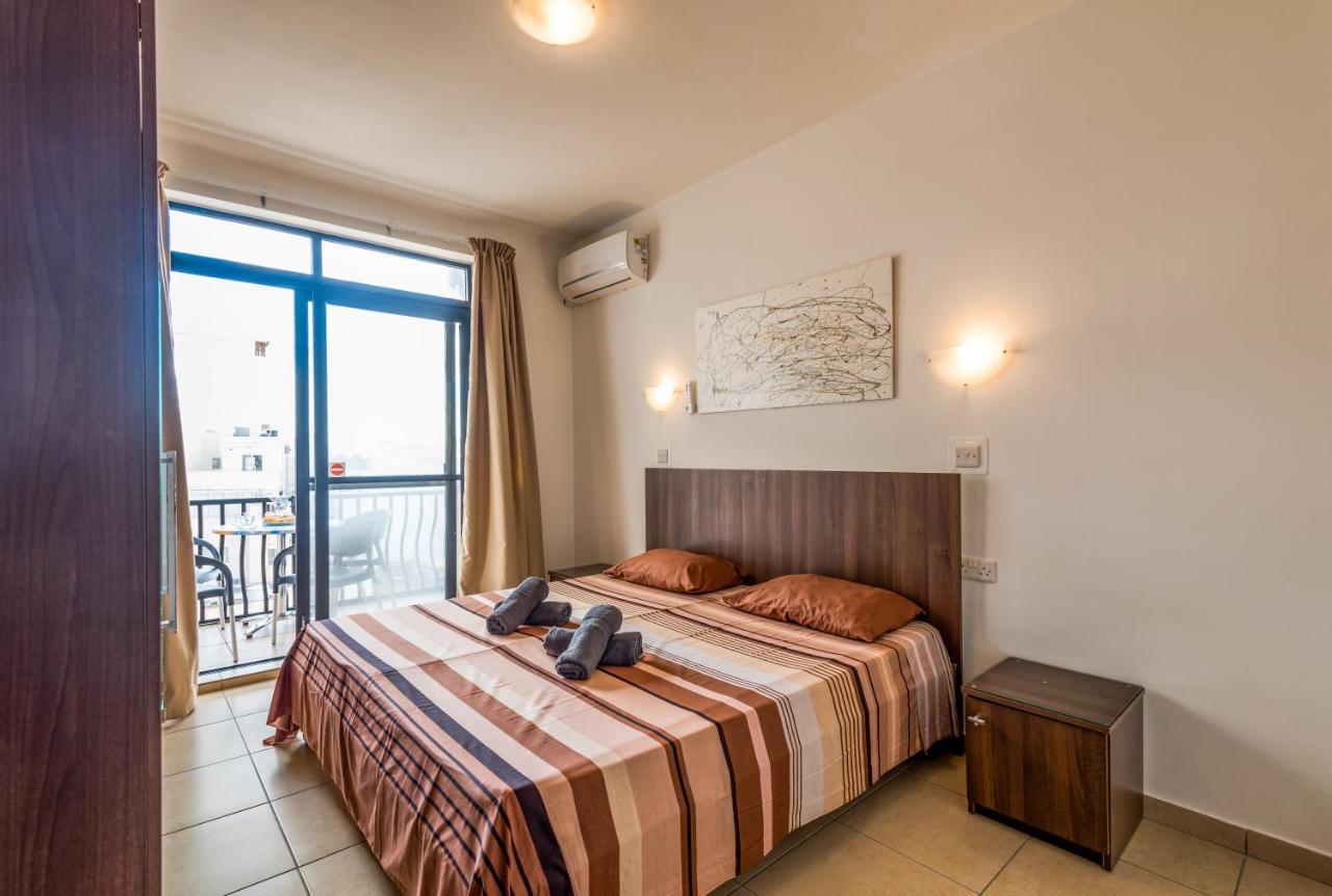 Apartment Seashells With Terrace, Just Off The Seafront In Bugibba - By Getawaysmalta *